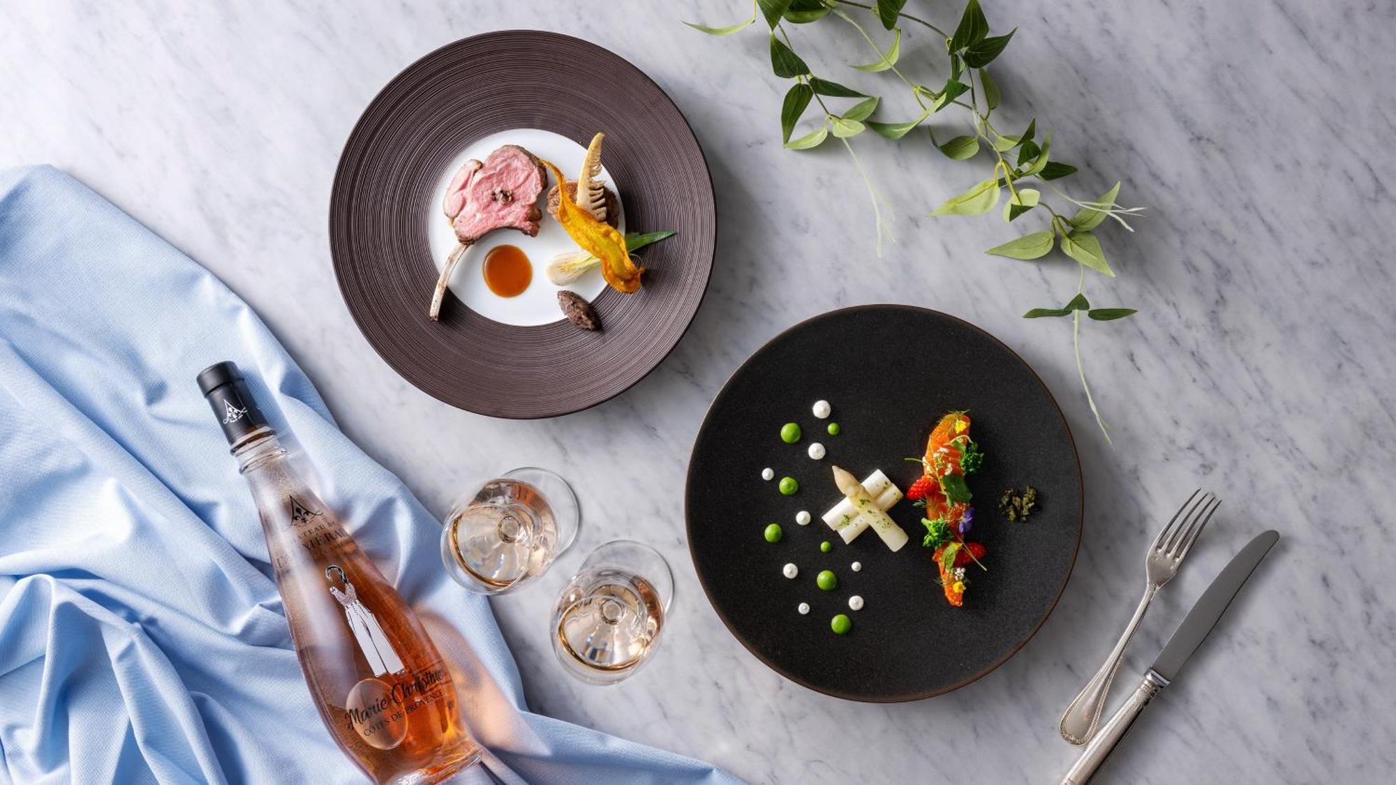 מלון Intercontinental Yokohama Grand By Ihg מראה חיצוני תמונה Dishes at the restaurant
